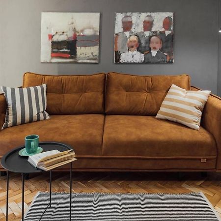 Apartment On Hnatiuka With Parking Lviv Buitenkant foto