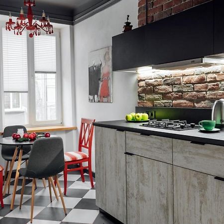 Apartment On Hnatiuka With Parking Lviv Buitenkant foto