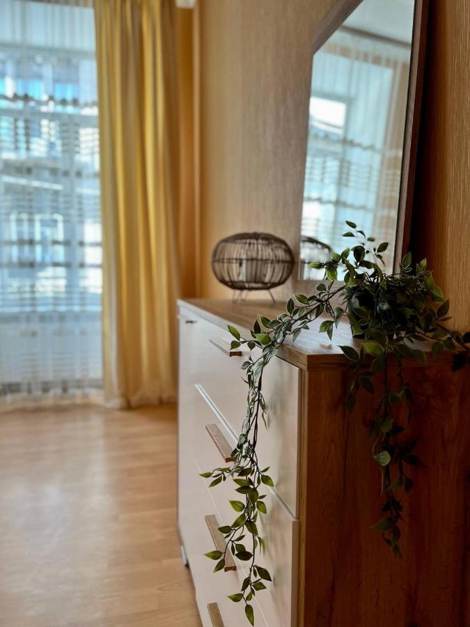 Apartment On Hnatiuka With Parking Lviv Buitenkant foto
