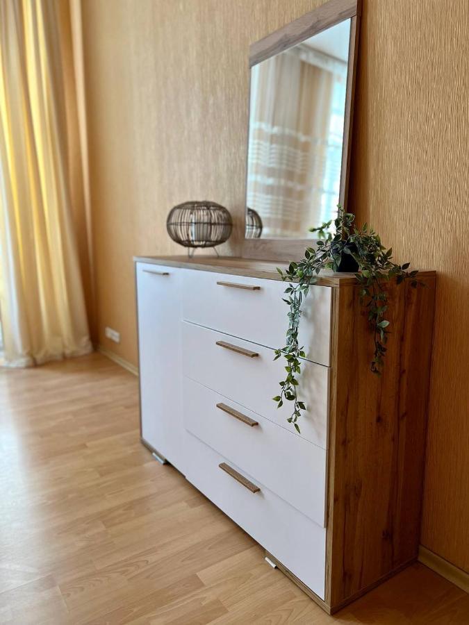 Apartment On Hnatiuka With Parking Lviv Buitenkant foto