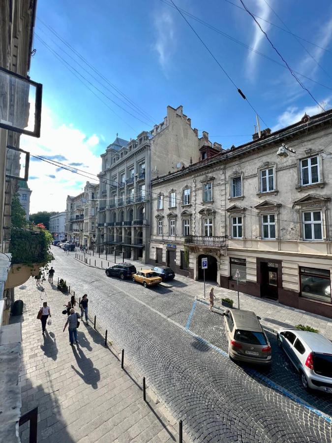 Apartment On Hnatiuka With Parking Lviv Buitenkant foto