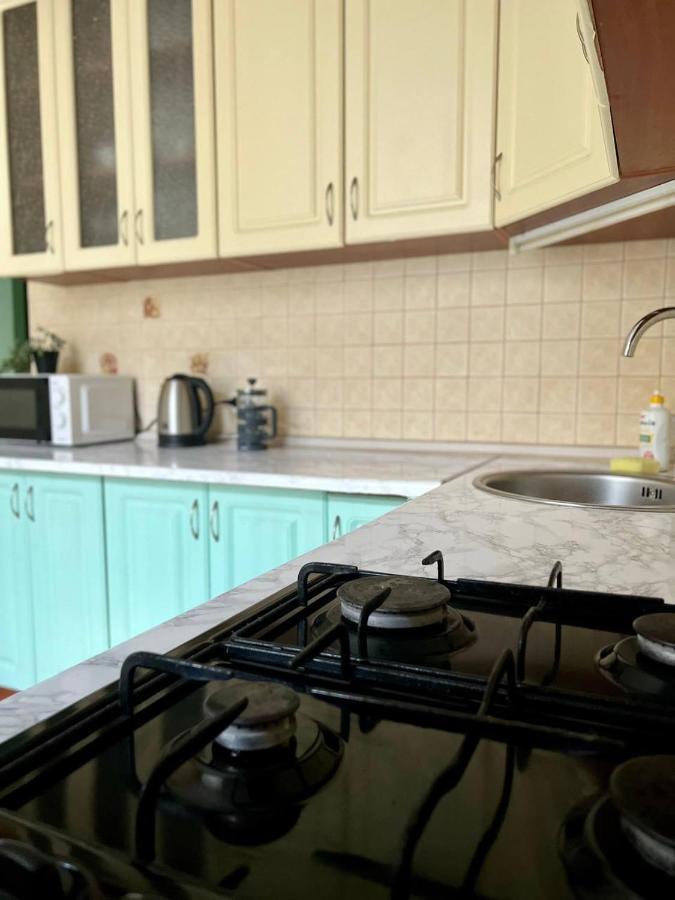 Apartment On Hnatiuka With Parking Lviv Buitenkant foto