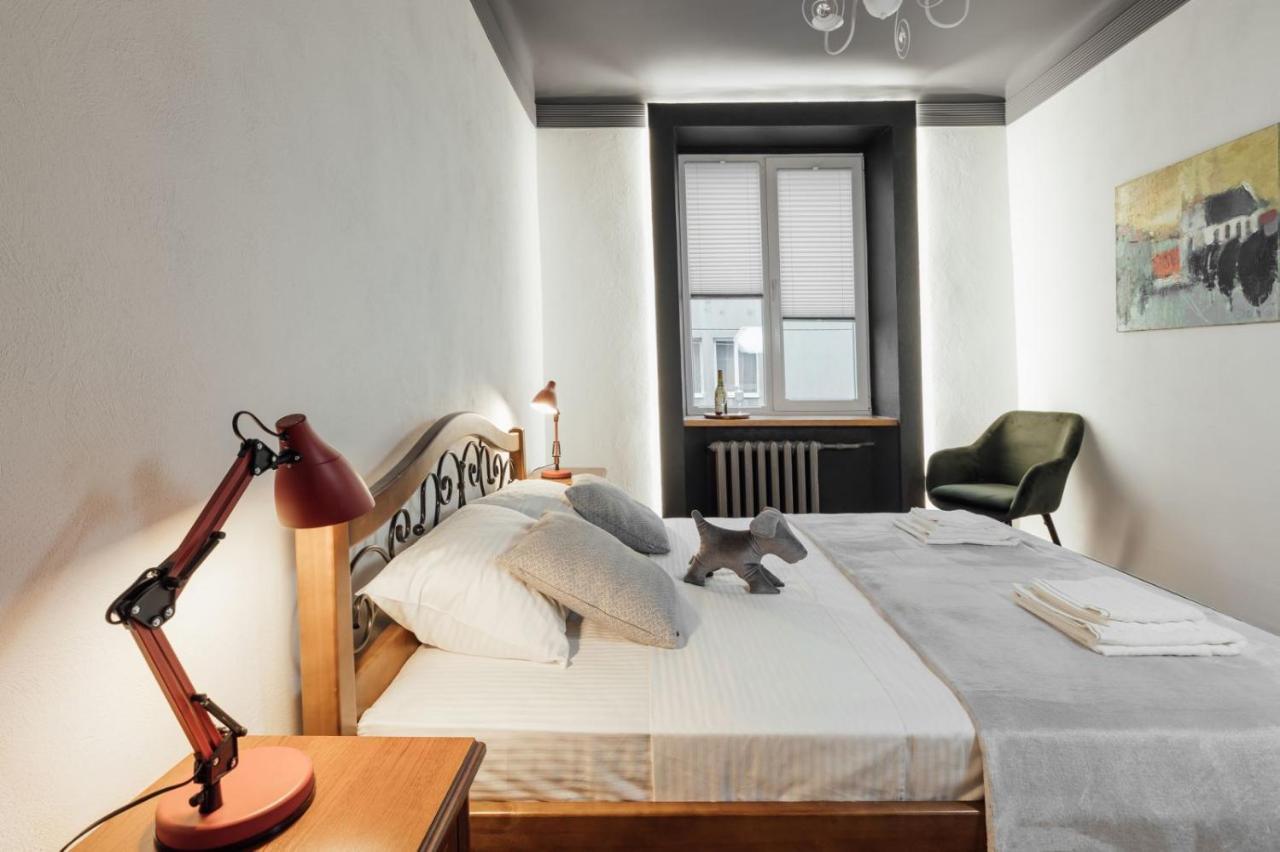 Apartment On Hnatiuka With Parking Lviv Buitenkant foto