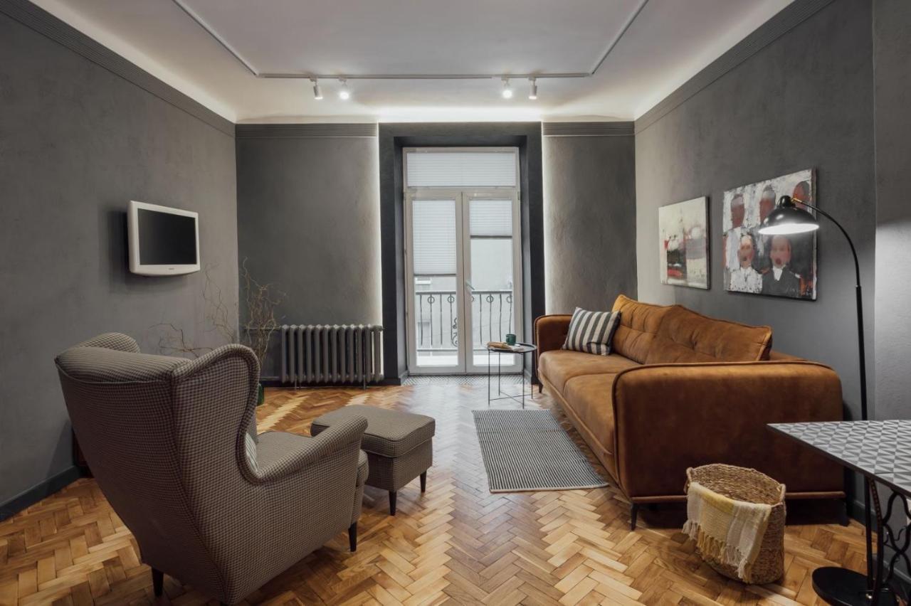 Apartment On Hnatiuka With Parking Lviv Buitenkant foto