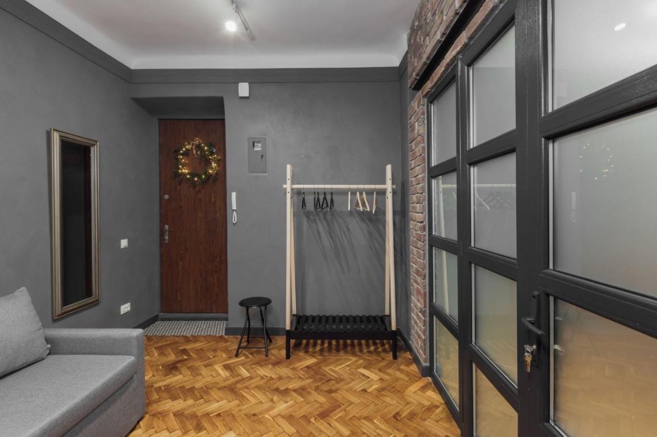 Apartment On Hnatiuka With Parking Lviv Buitenkant foto